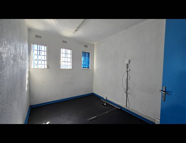 1,772M² WAREHOUSE FOR SALE IN SEBENZA